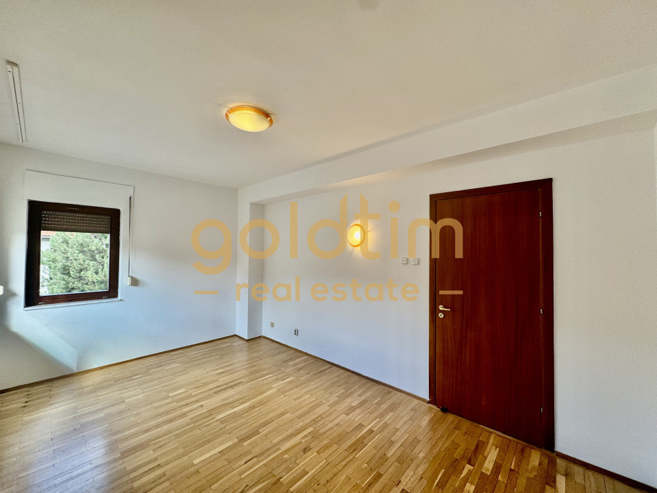 VILA INDIVIDUALA/TEREN LIBER 710 MP/ GARAJ/ ANSAMBLU SECURIZAT