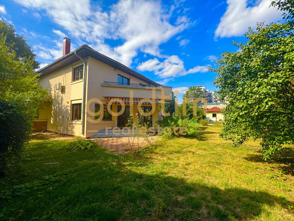 VILA INDIVIDUALA/TEREN LIBER 710 MP/ GARAJ/ ANSAMBLU SECURIZAT