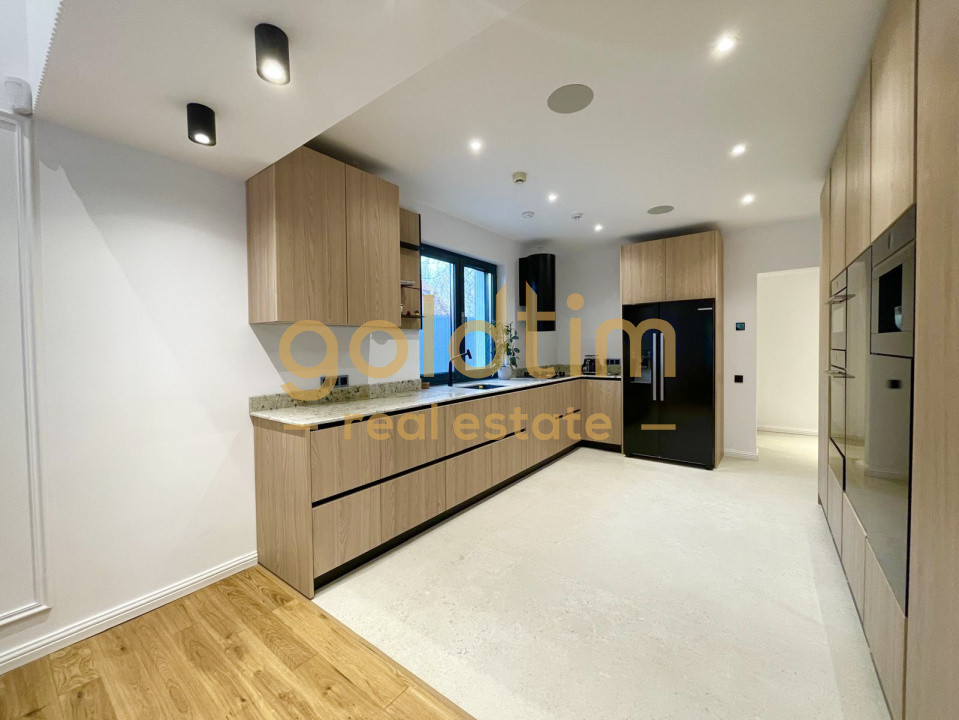 UNICA/ABSOLUT SUPERBA/ VILA INDIVIDUALA/IANCU NICOLAE/CURTE GENEROASA