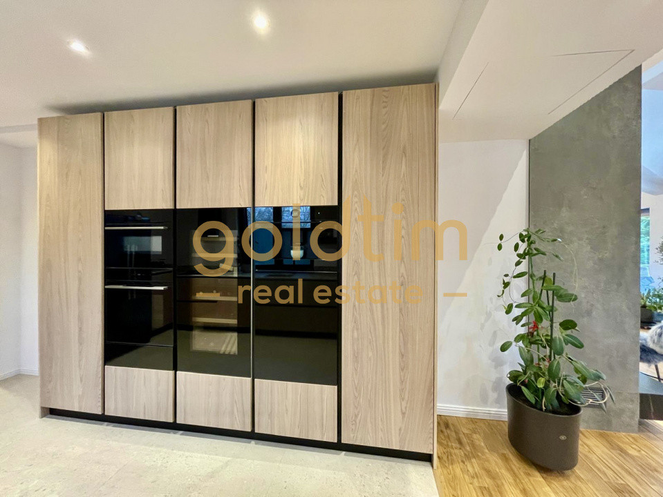 UNICA/ABSOLUT SUPERBA/ VILA INDIVIDUALA/IANCU NICOLAE/CURTE GENEROASA