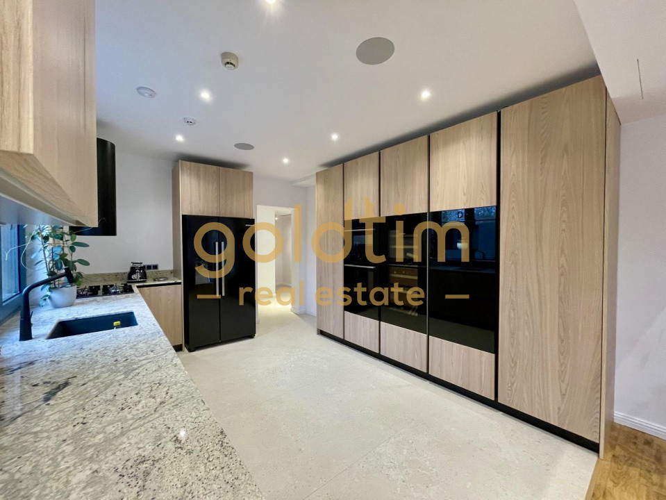 UNICA/ABSOLUT SUPERBA/ VILA INDIVIDUALA/IANCU NICOLAE/CURTE GENEROASA