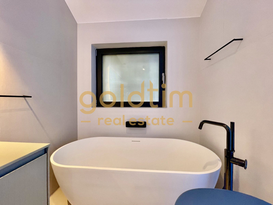 UNICA/ABSOLUT SUPERBA/ VILA INDIVIDUALA/IANCU NICOLAE/CURTE GENEROASA