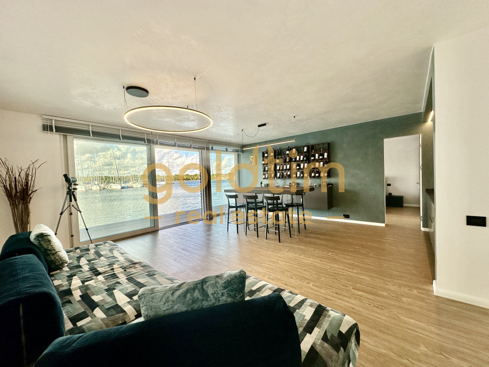 CASA PLUTITOARE/CONSTRUCTIE BETON PLUTITOR/UNICA IN ROMANIA/5 LOCURI DE ACOSTARE