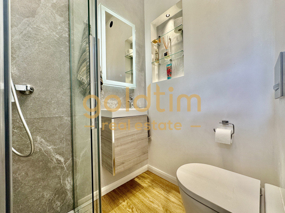 CASA PLUTITOARE/CONSTRUCTIE BETON PLUTITOR/UNICA IN ROMANIA/5 LOCURI DE ACOSTARE