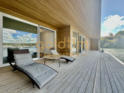 CASA PLUTITOARE/CONSTRUCTIE BETON PLUTITOR/UNICA IN ROMANIA/5 LOCURI DE ACOSTARE