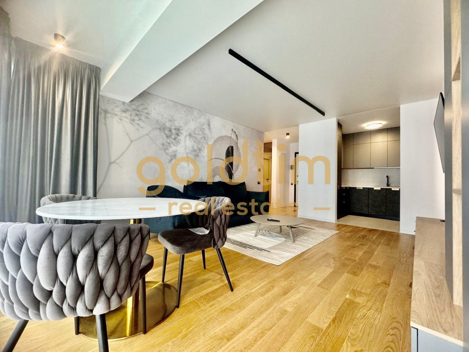 PRIMA INCHIRIERE/TERASA GENEROASA 