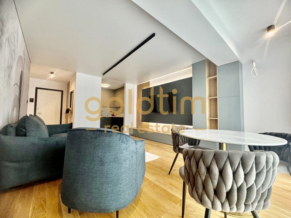 PRIMA INCHIRIERE/TERASA GENEROASA 