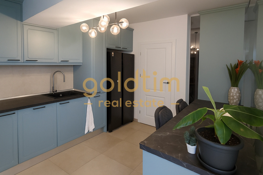 VEDERE SPRE LAC/ZONA LINISTITA/SUPERB/LUMINOS