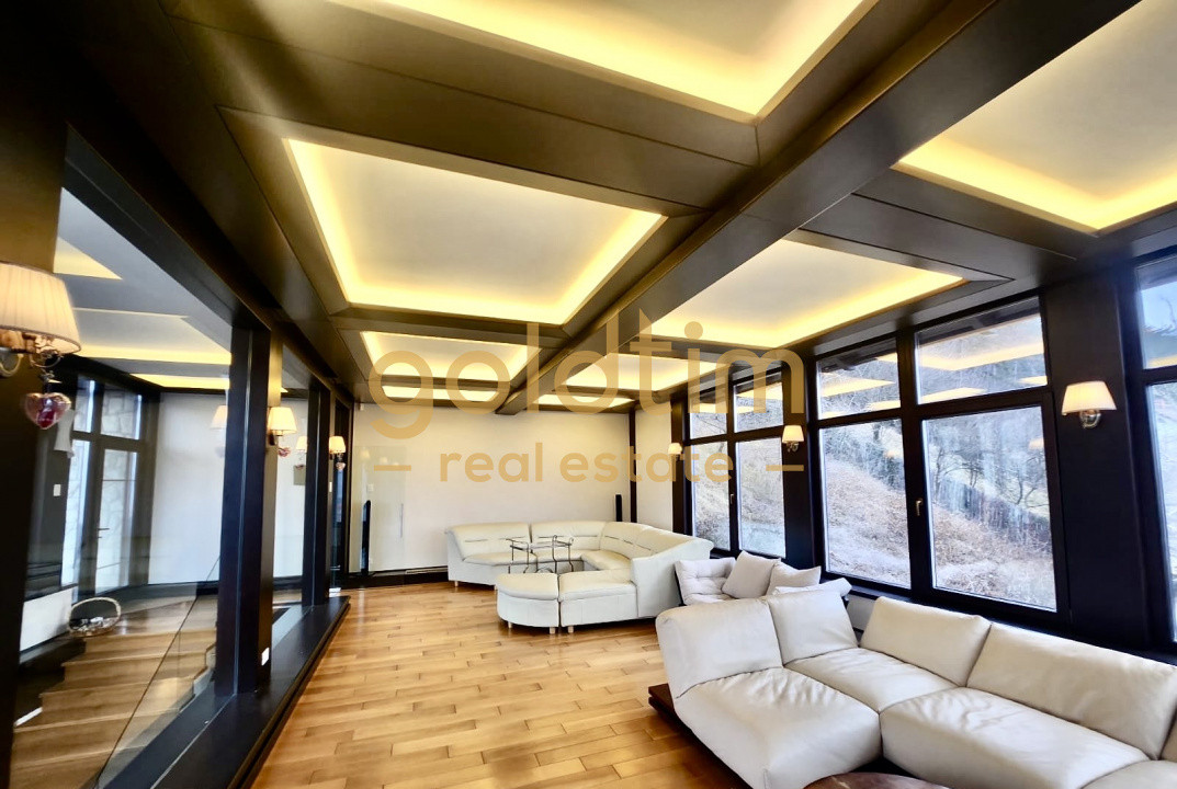 VILA IMPOZANTA P+3 /TEREN 800MP/ VEDERE PANORAMICA ASUPRA ORASULUI/ULTRACENTRAL