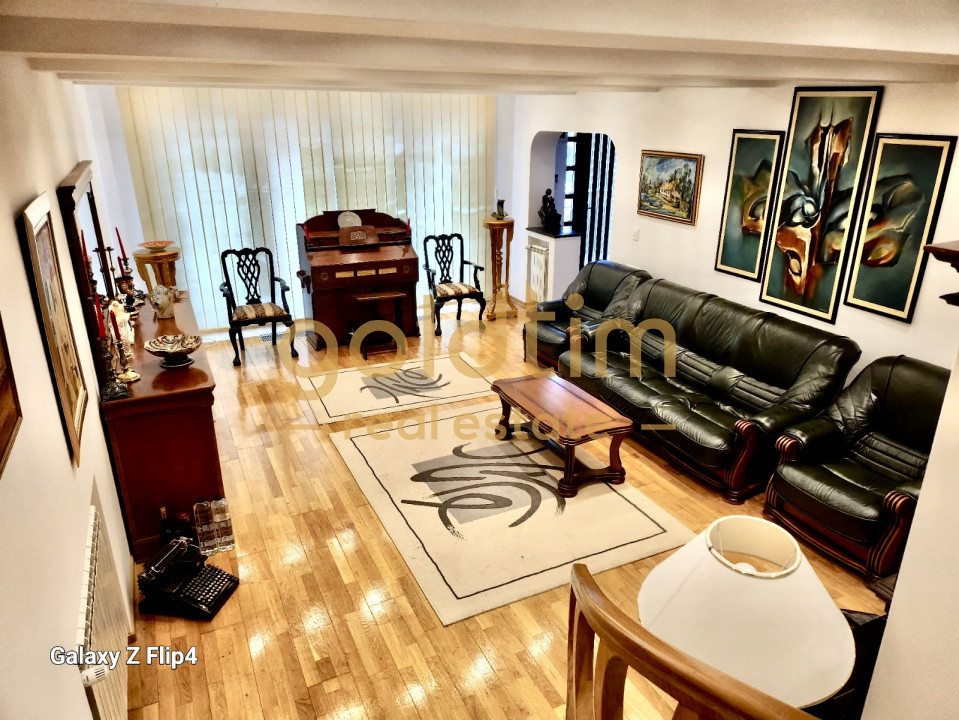 VILA IMPOZANTA P+3 /TEREN 800MP/ VEDERE PANORAMICA ASUPRA ORASULUI/ULTRACENTRAL