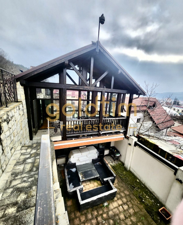 VILA IMPOZANTA P+3 /TEREN 800MP/ VEDERE PANORAMICA ASUPRA ORASULUI/ULTRACENTRAL