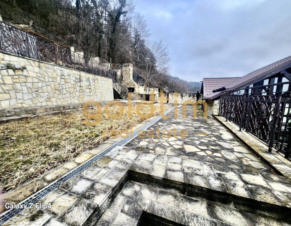 VILA IMPOZANTA P+3 /TEREN 800MP/ VEDERE PANORAMICA ASUPRA ORASULUI/ULTRACENTRAL