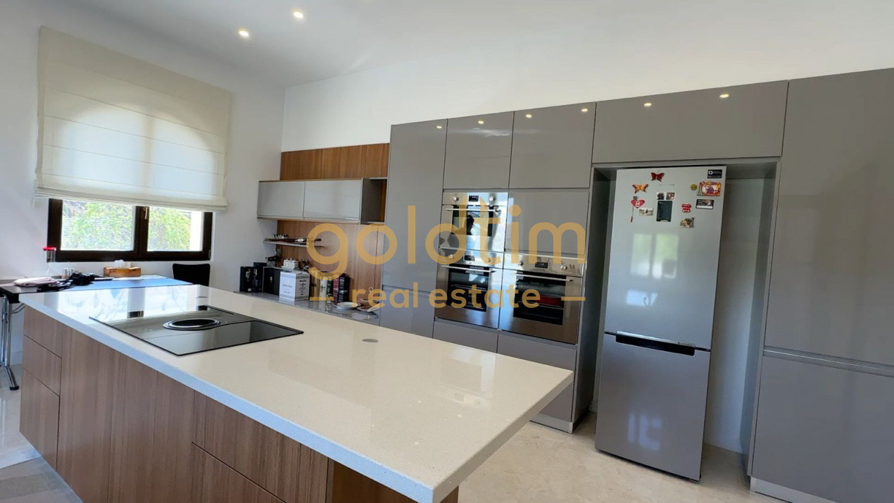 VILA INDIVIDUALA/PIPERA/TEREN 2000mp/GARAJ/SEMINEU/LUXOASA SI LUMINOASA 