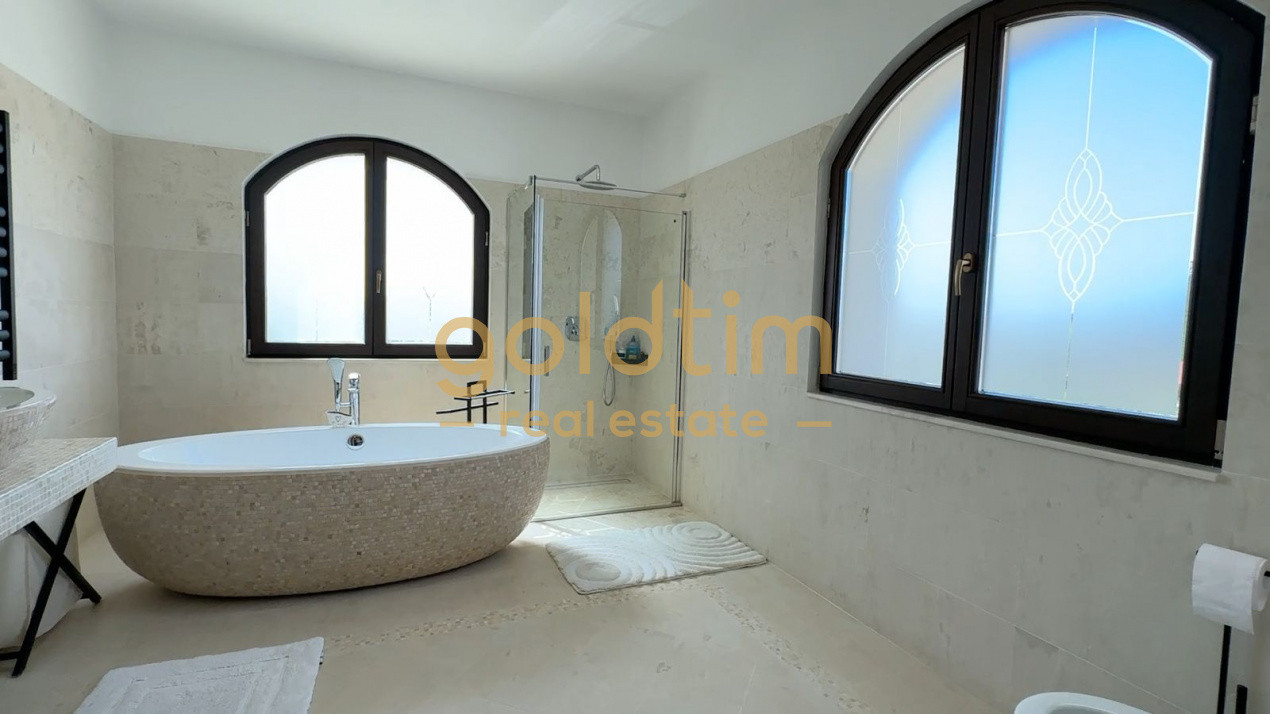 VILA INDIVIDUALA/PIPERA/TEREN 2000mp/GARAJ/SEMINEU/LUXOASA SI LUMINOASA 