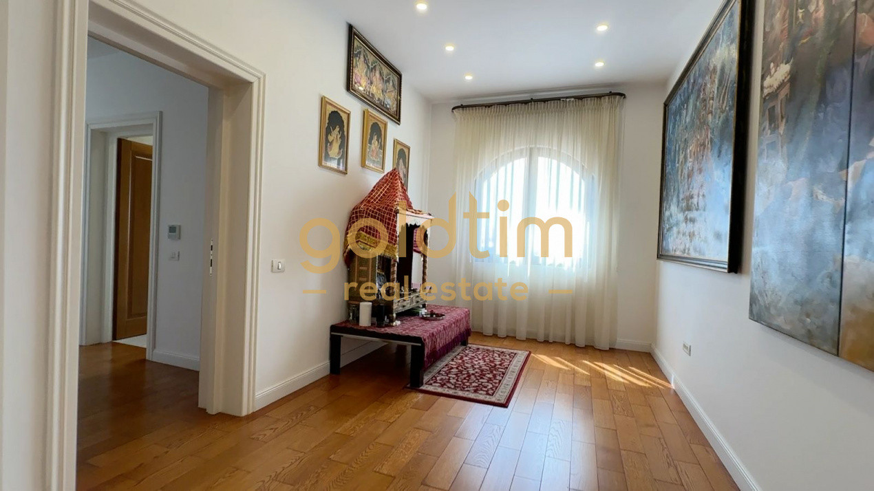 VILA INDIVIDUALA/PIPERA/TEREN 2000mp/GARAJ/SEMINEU/LUXOASA SI LUMINOASA 