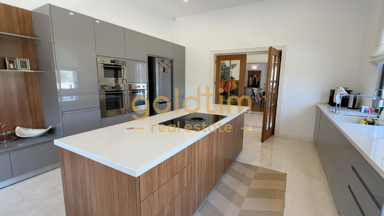 VILA INDIVIDUALA/PIPERA/TEREN 2000mp/GARAJ/SEMINEU/LUXOASA SI LUMINOASA 