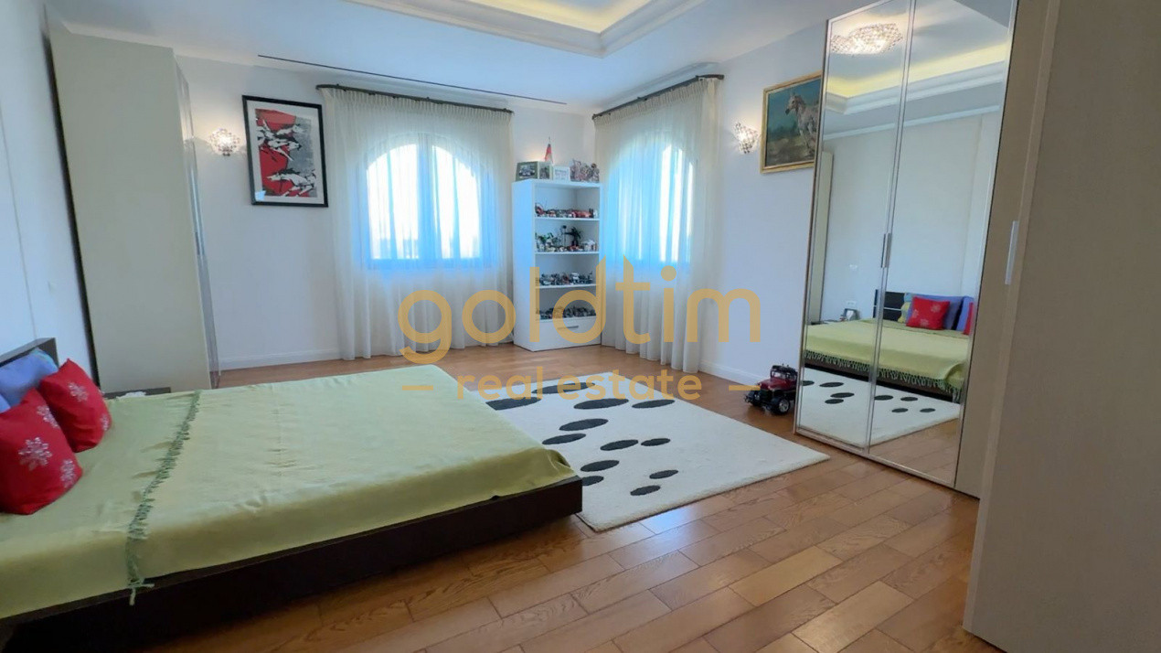 VILA INDIVIDUALA/PIPERA/TEREN 2000mp/GARAJ/SEMINEU/LUXOASA SI LUMINOASA 