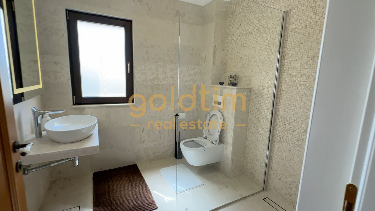 VILA INDIVIDUALA/PIPERA/TEREN 2000mp/GARAJ/SEMINEU/LUXOASA SI LUMINOASA 