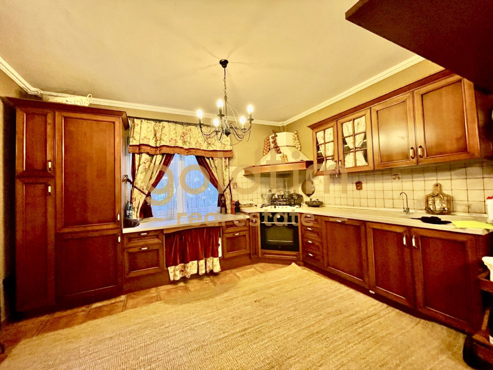 SUPERB/GRADINA/VEGETATIE MATURA/VILA INDIVIDUALA/PISCINA EXTERIOARA