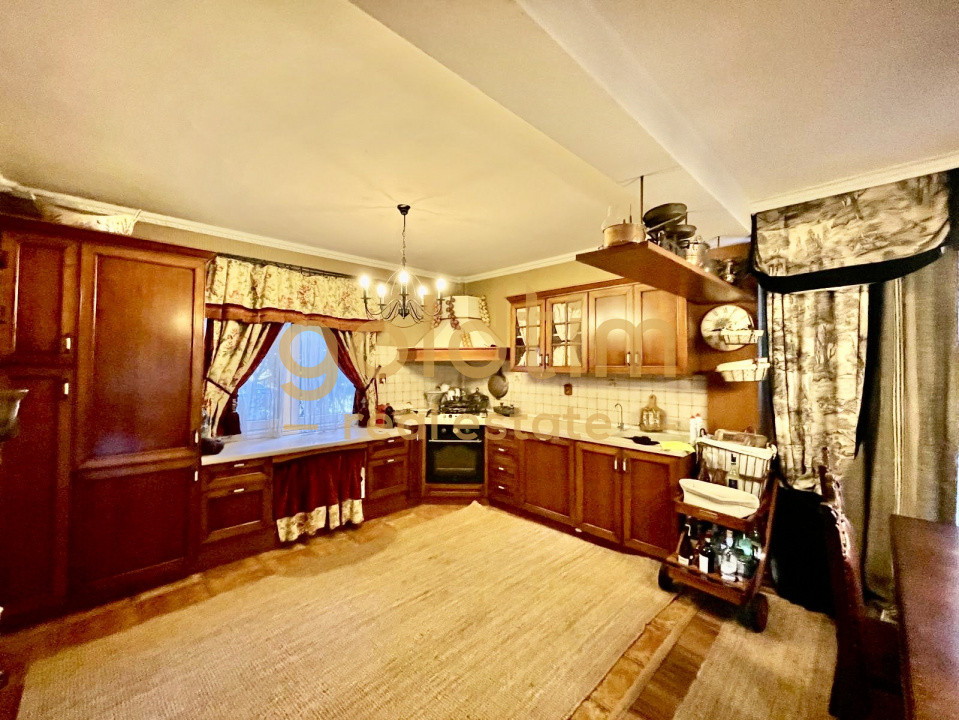 SUPERB/GRADINA/VEGETATIE MATURA/VILA INDIVIDUALA/PISCINA EXTERIOARA