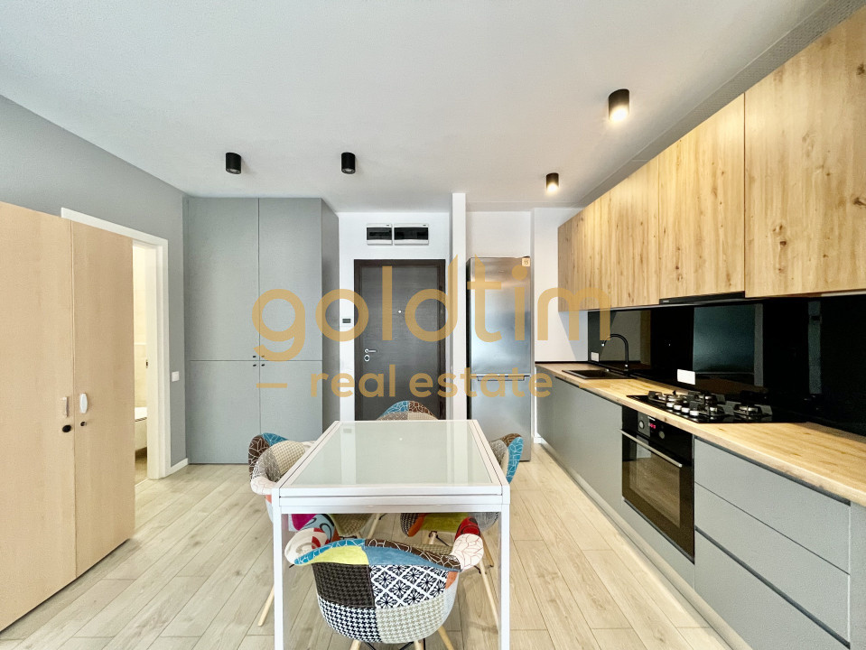 NOU/ PRIVELISTE SUPERBA/ 