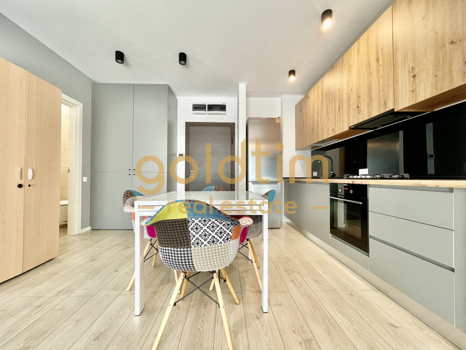 NOU/ PRIVELISTE SUPERBA/ 