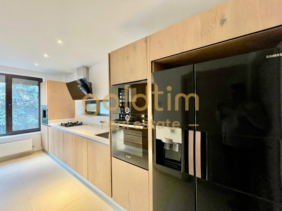 CASA INDIVIDUALA/SUPERBA/PIPERA/EROU IANCU NICOLAE/PISCINA/CURTE GENEROASA