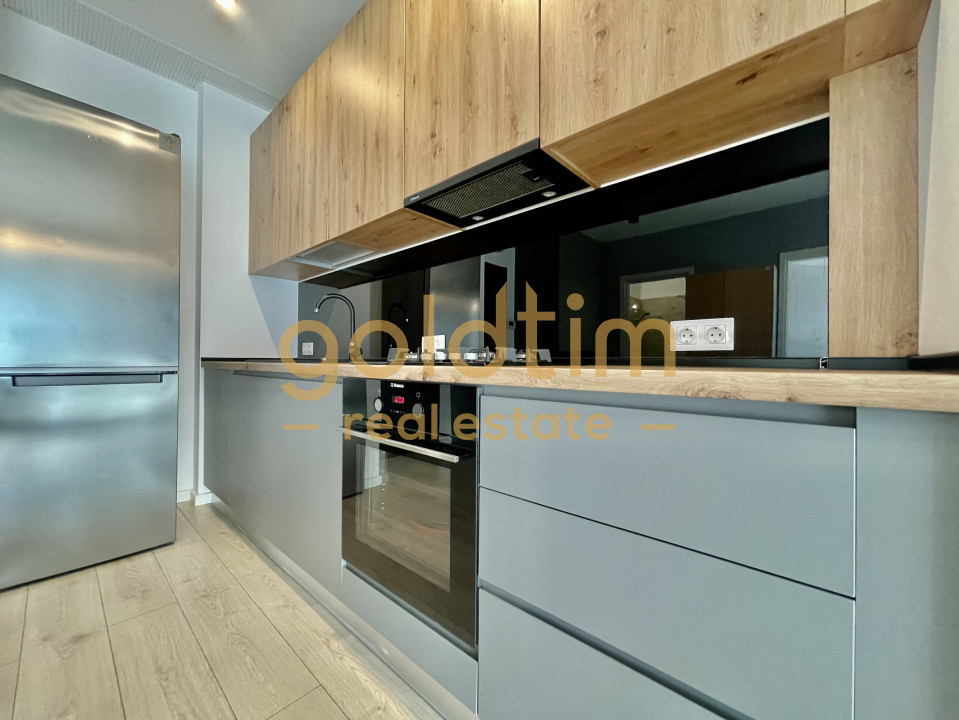 NOU/ PRIVELISTE SUPERBA/ 