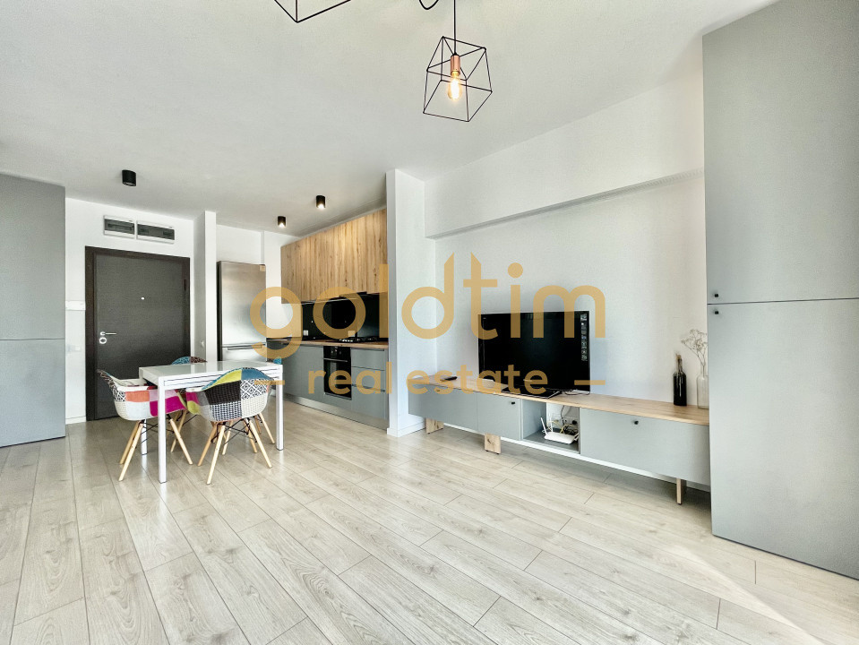 NOU/ PRIVELISTE SUPERBA/ 