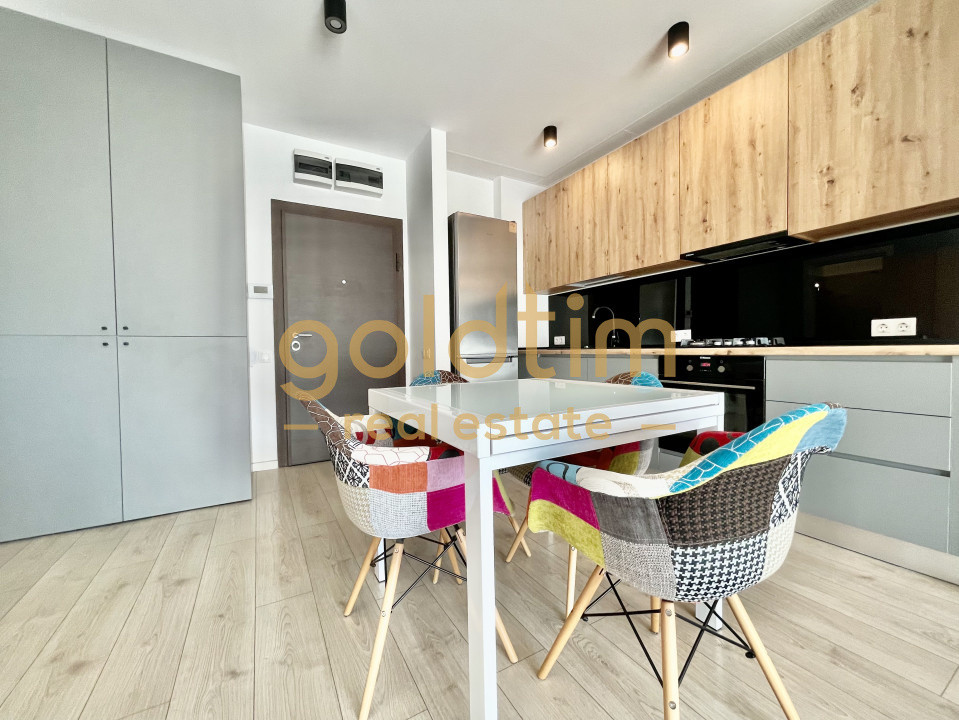 NOU/ PRIVELISTE SUPERBA/ 