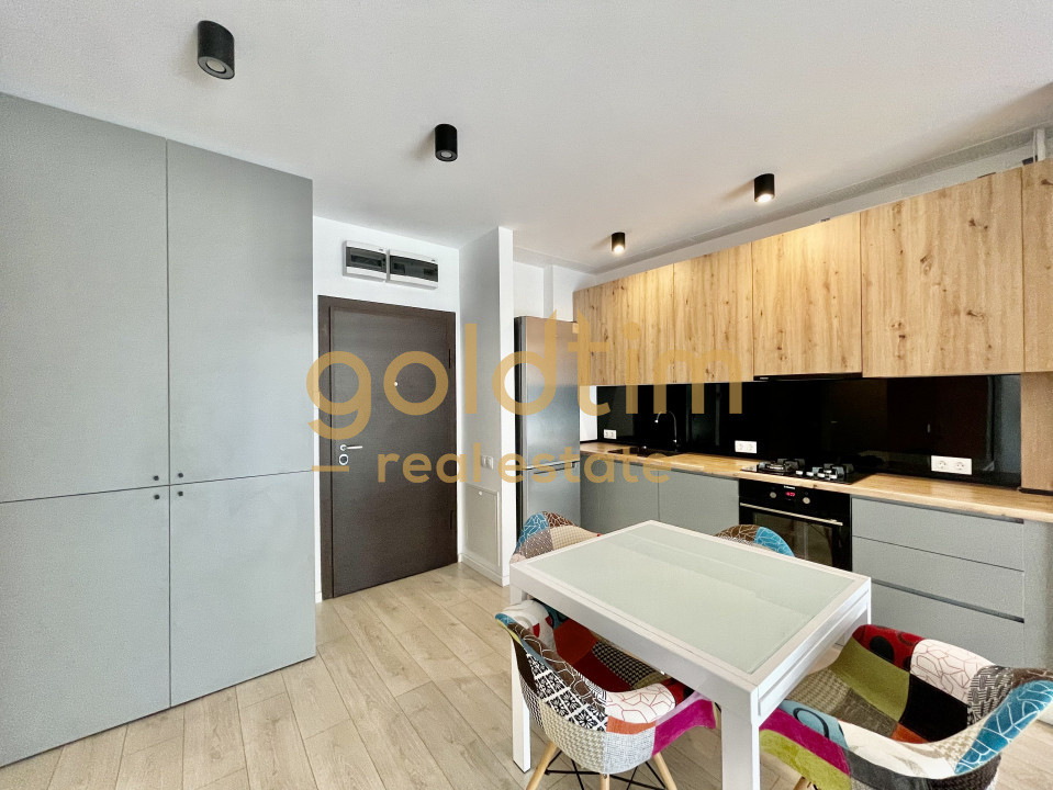 NOU/ PRIVELISTE SUPERBA/ 