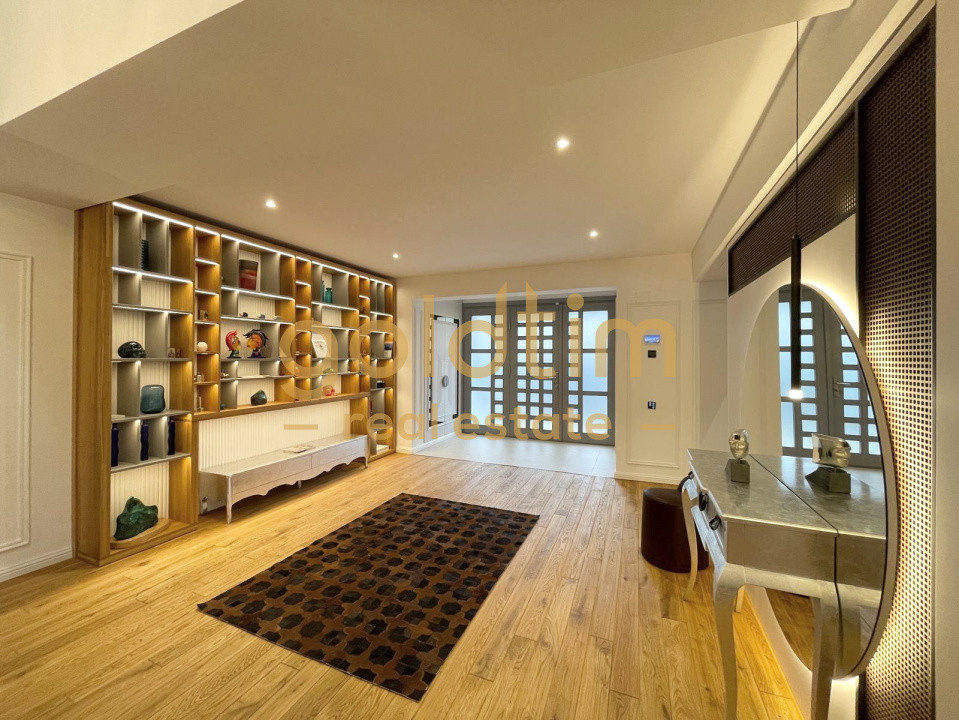 UNICA/ABSOLUT SUPERBA/ VILA INDIVIDUALA/IANCU NICOLAE/CURTE GENEROASA