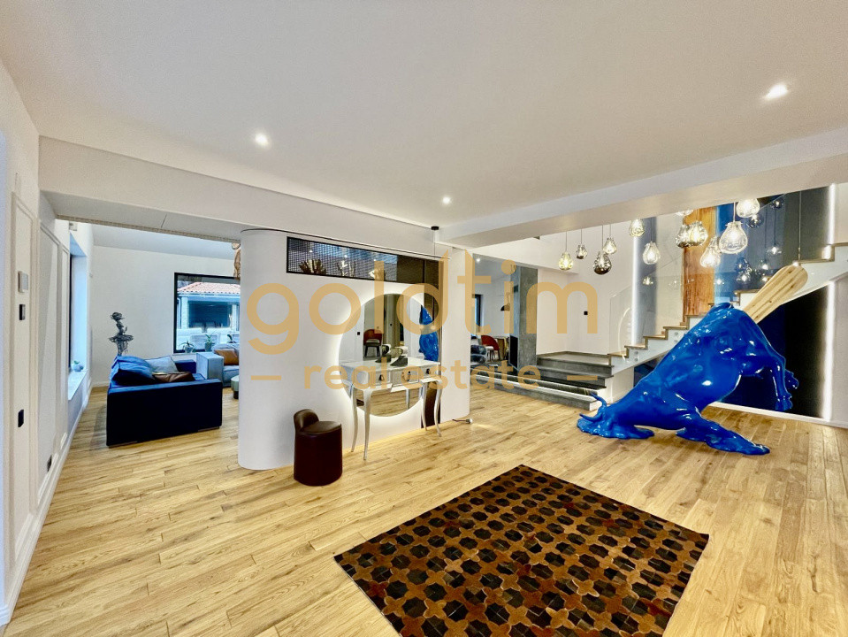 UNICA/ABSOLUT SUPERBA/ VILA INDIVIDUALA/IANCU NICOLAE/CURTE GENEROASA