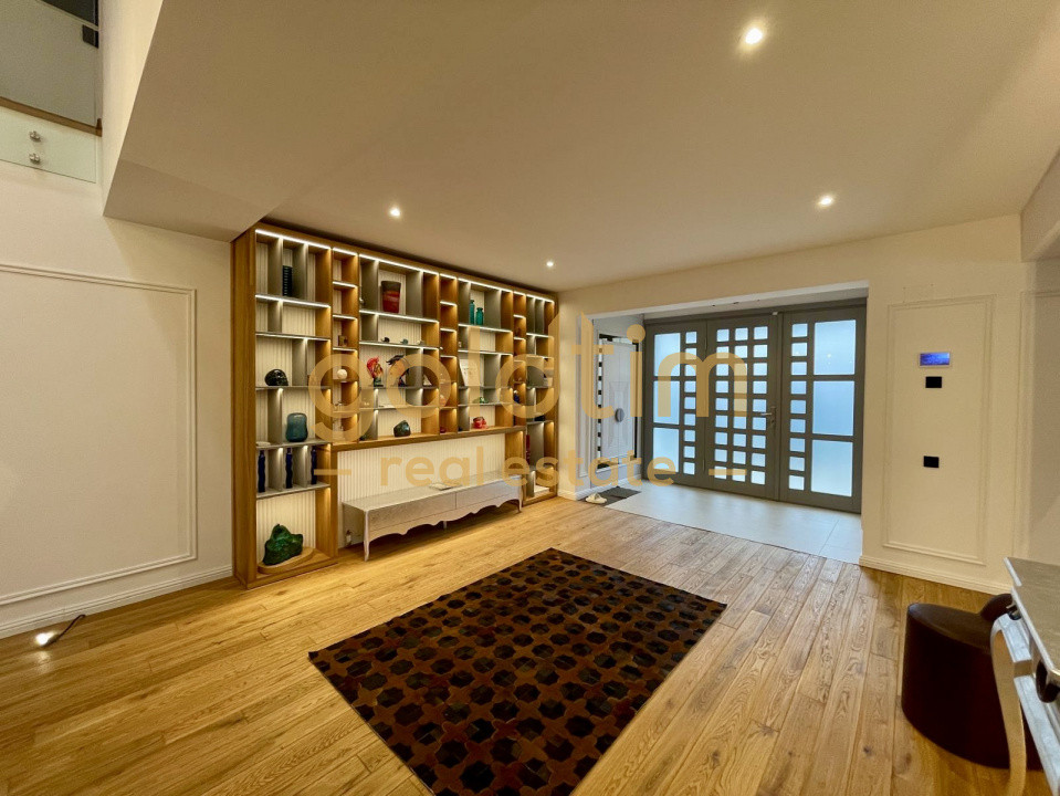 UNICA/ABSOLUT SUPERBA/ VILA INDIVIDUALA/IANCU NICOLAE/CURTE GENEROASA