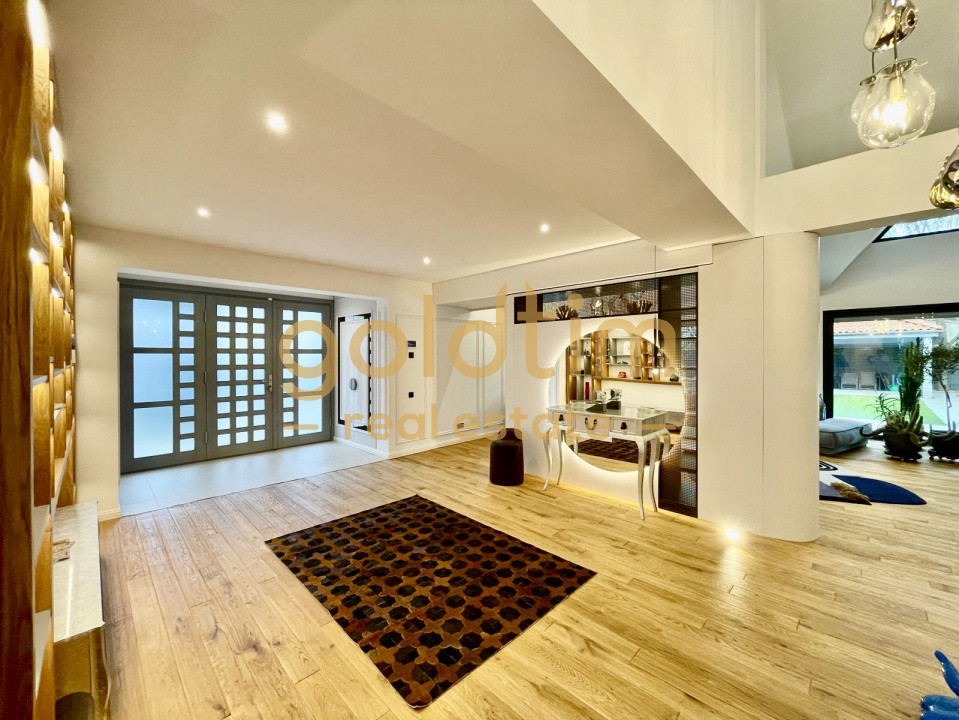 UNICA/ABSOLUT SUPERBA/ VILA INDIVIDUALA/IANCU NICOLAE/CURTE GENEROASA