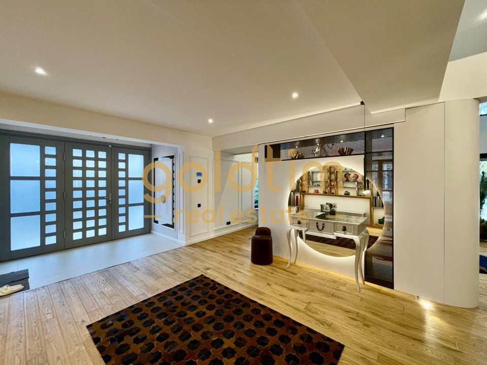 UNICA/ABSOLUT SUPERBA/ VILA INDIVIDUALA/IANCU NICOLAE/CURTE GENEROASA