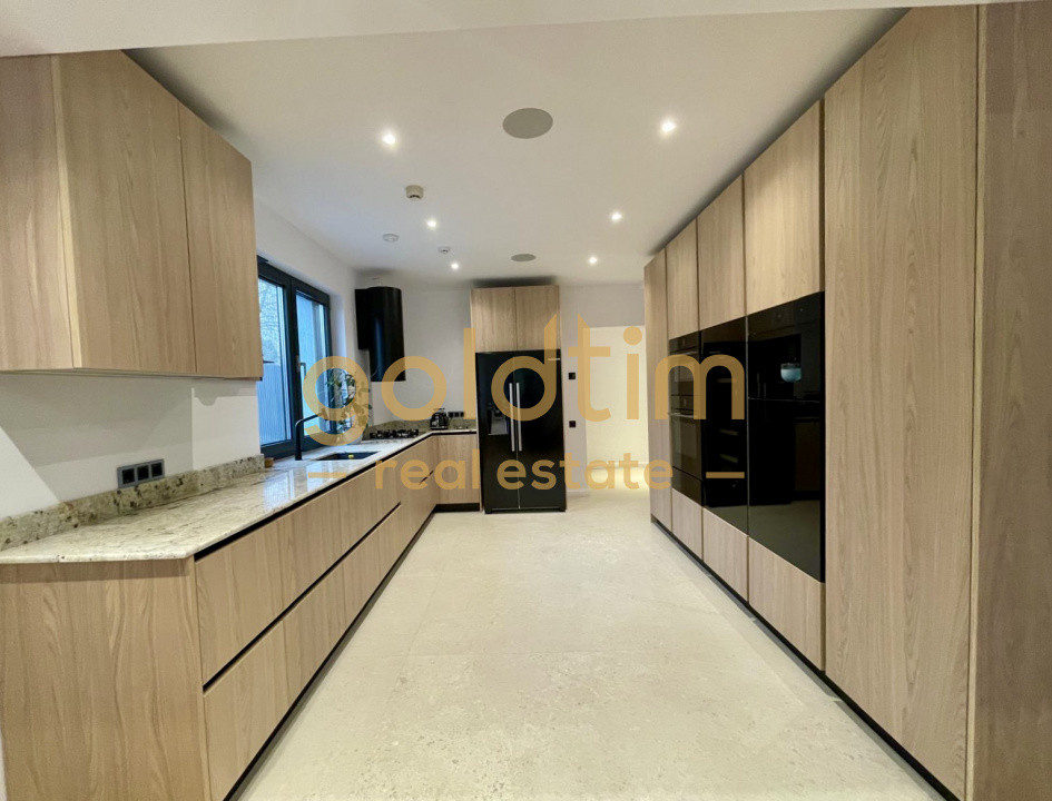 UNICA/ABSOLUT SUPERBA/ VILA INDIVIDUALA/IANCU NICOLAE/CURTE GENEROASA