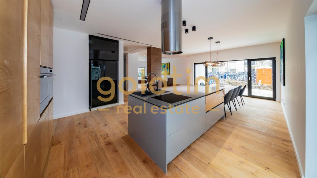 EXQUISITE VILLA/LUXURY DESIGN/2 PARKINGS