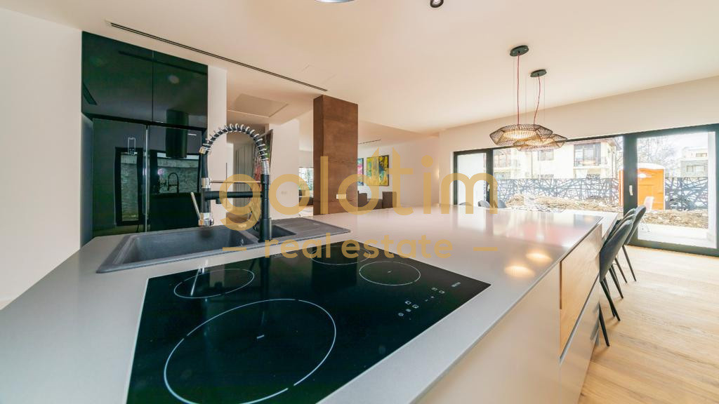 EXQUISITE VILLA/LUXURY DESIGN/2 PARKINGS