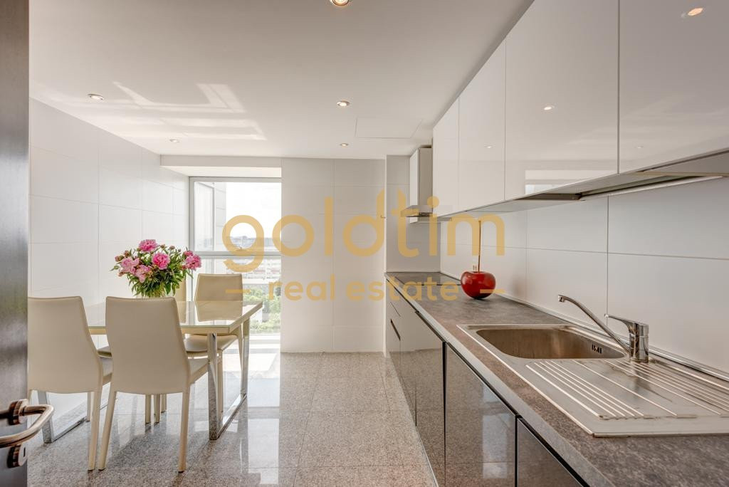 APARTAMENT SUPERB/COMPLEX REZIDENTIAL/TERASA/2 PARCARE SUBTERANA/ARCUL DE TRIUMF