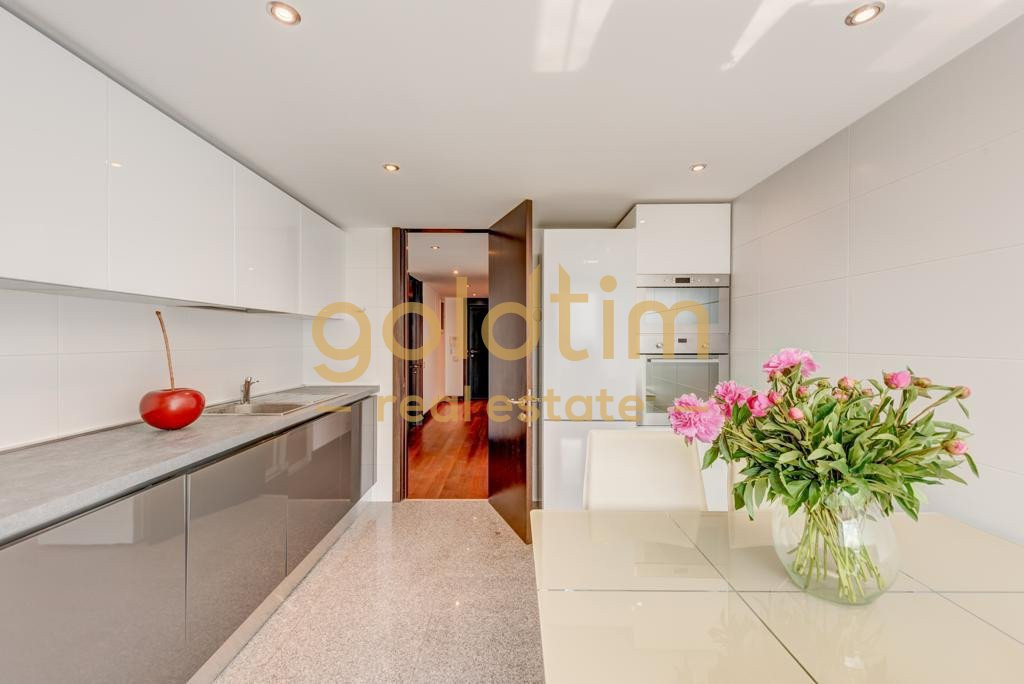 APARTAMENT SUPERB/COMPLEX REZIDENTIAL/TERASA/2 PARCARE SUBTERANA/ARCUL DE TRIUMF